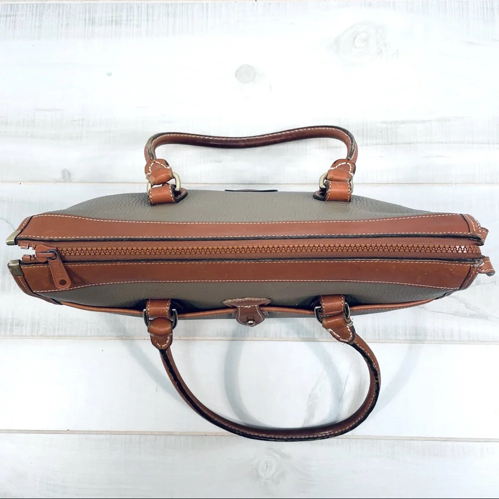 Vintage Dooney & Bourke Tan Camel Leather zip Top Bag All Weather Leather Barrel - Picture 3 of 9
